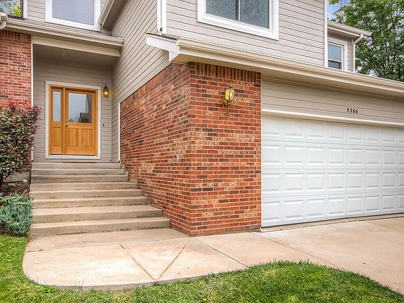 Front entrance of 5366 Oak Tree Court.