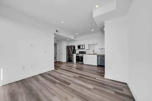 667 N Wilton Pl Photo 1