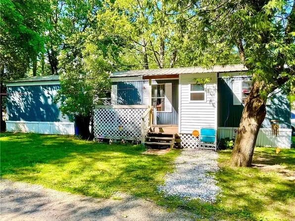 145 Concord Dr, Utica, NY 13502