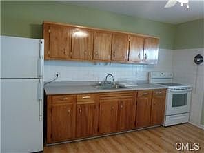 5th image of 49 Cherry Hill Dr Unit 2A