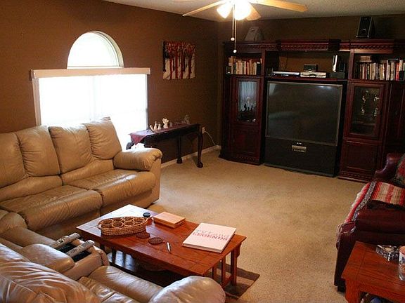 3rd image of 6448 Pomeroy Cir