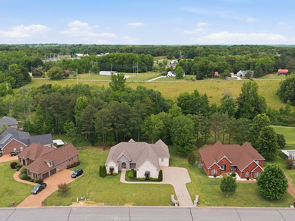 3rd image of 528 Country Club Dr
