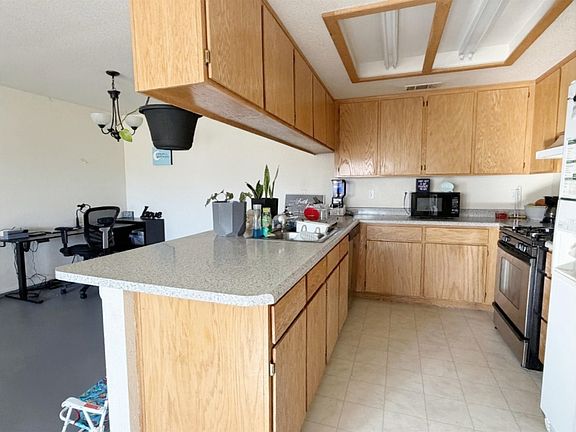 4th image of 225 Derek Dr