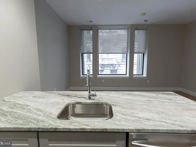 1411-1 Walnut St #201 — Photo 8