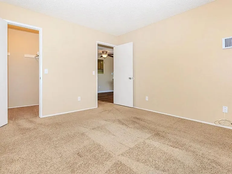 Windsong Apartments — Photo 13
