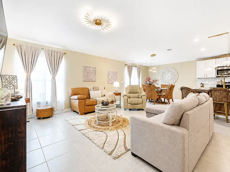 2450 McKinley Dr — Photo 5