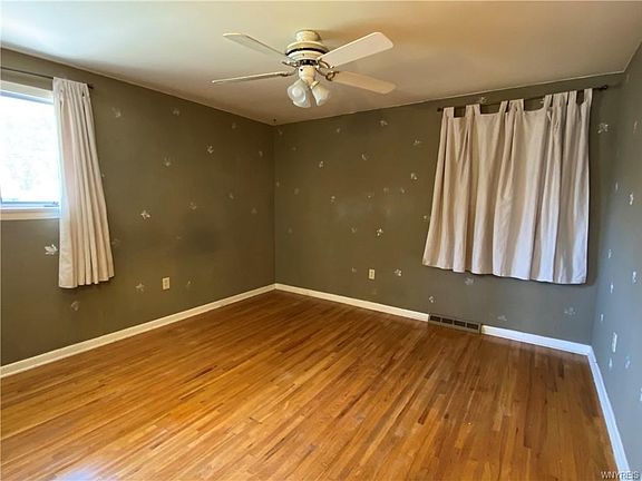 5th image of 23 Midland Dr