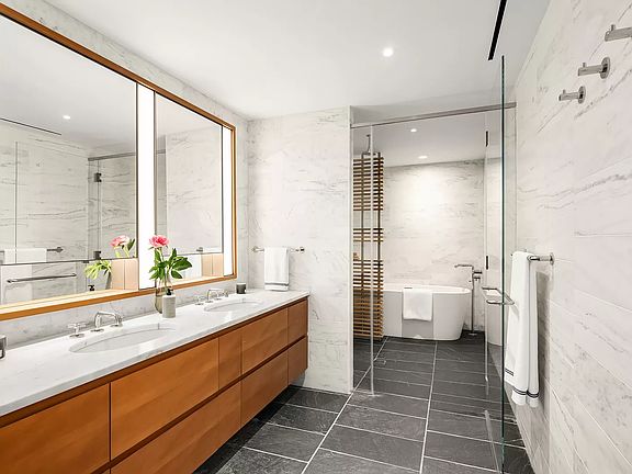 4th image of 100 Vandam St #14D