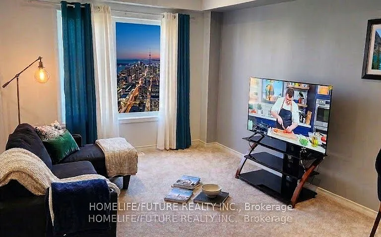33 Cole Cres — Photo 3