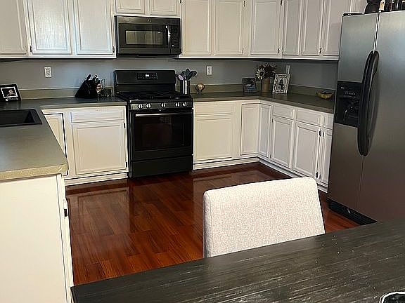 3rd image of 8875 Railwood Dr