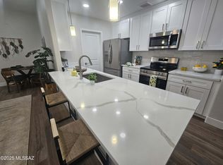 2020 E River Rd #102, Tucson, AZ 85718