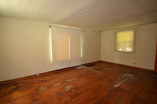 5th image of 1012 Matthews Dr