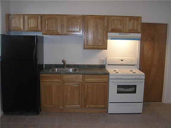 3rd image of 18 Schneider Ave