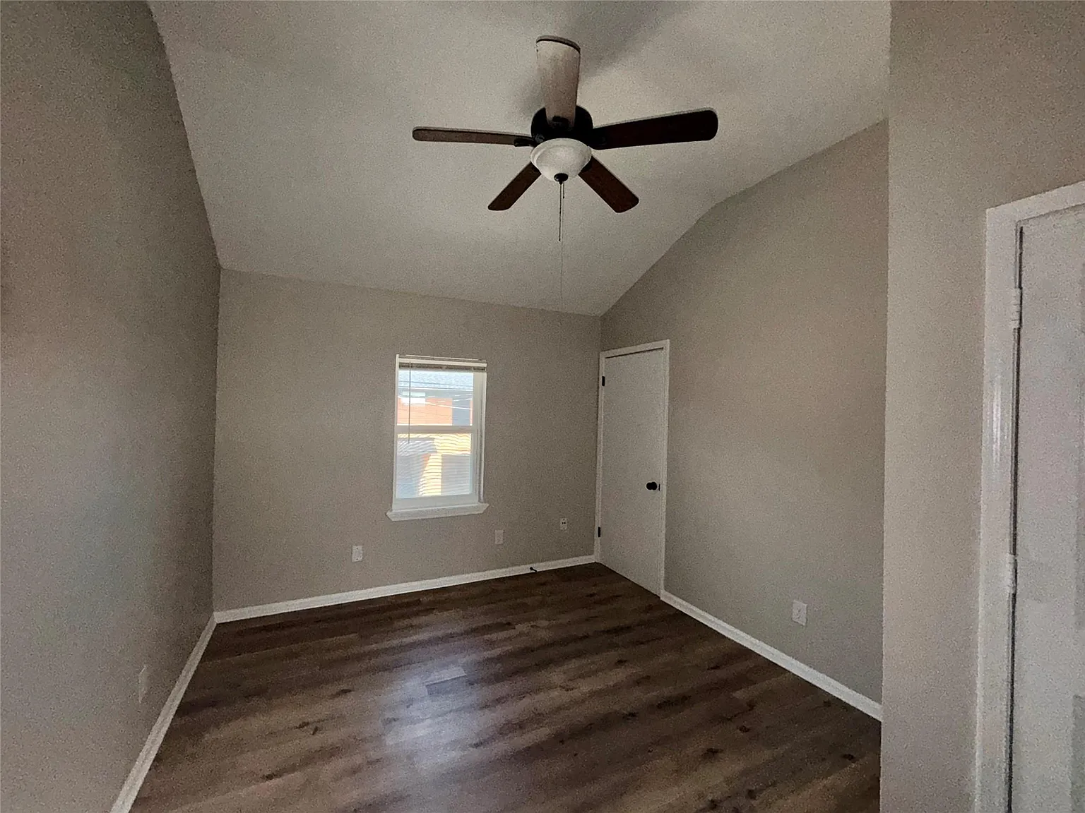 1 bed, 1.5 bath, 520 sqft, $999 — Photo 1