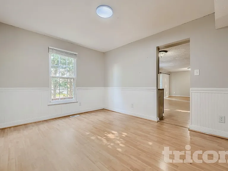 9432 Seven Courts Dr — Photo 4