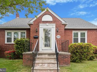 230 Forrest Ave, Folsom, PA 19033