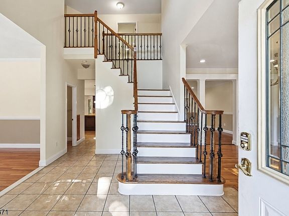 4th image of 24 Taylor Ct
