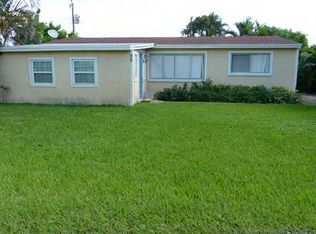 90 Canoe Dr, West Palm Beach, FL 33415
