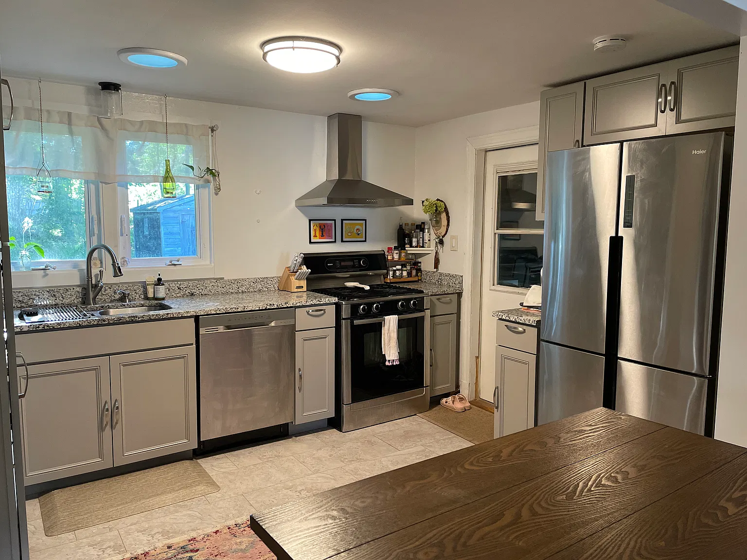 3 bed, 1900 sqft, $3,000 — Photo 2