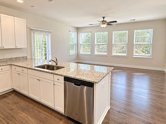 4th image of 7775 Montview Rd