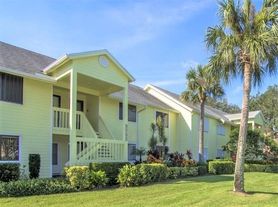 5745 Pelican Pointe Dr