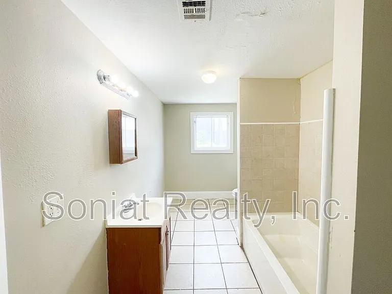 1438 N Villere St — Photo 10