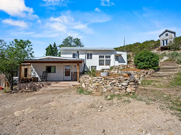 6 Harvey Rd, Cerrillos, NM 87010