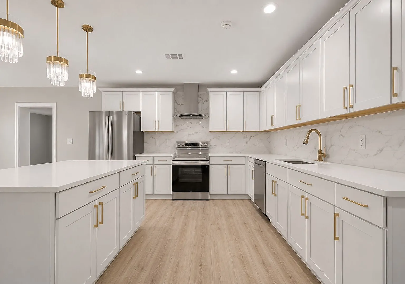 Move In by 8/15 & Save $500 OFF August Rent Fully Renovated Gem — Photo 1