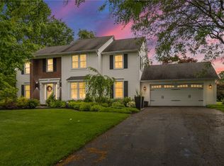 25 Rutherfield Ln, Rochester, NY 14625