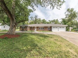 3808 Kings Hwy, Kansas City, MO 64137
