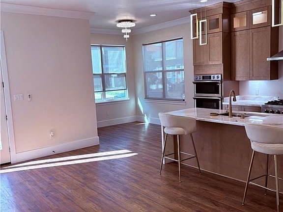 3rd image of 801 Elmira Ave