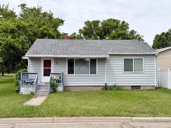 204 2nd St SE, Towner, ND 58788