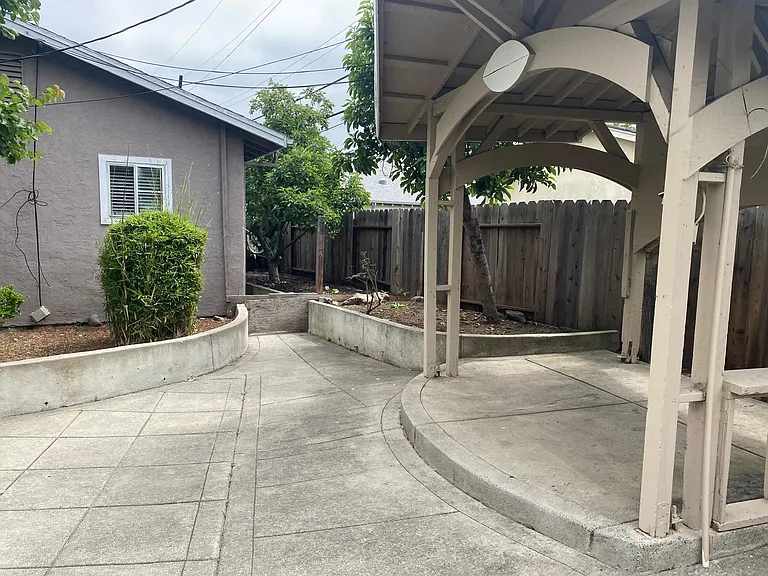 115 Cortland Cir #1 — Photo 31