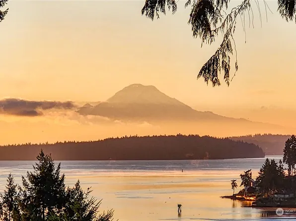 3672 NE Lavender Lane, Bainbridge Island, WA 98110