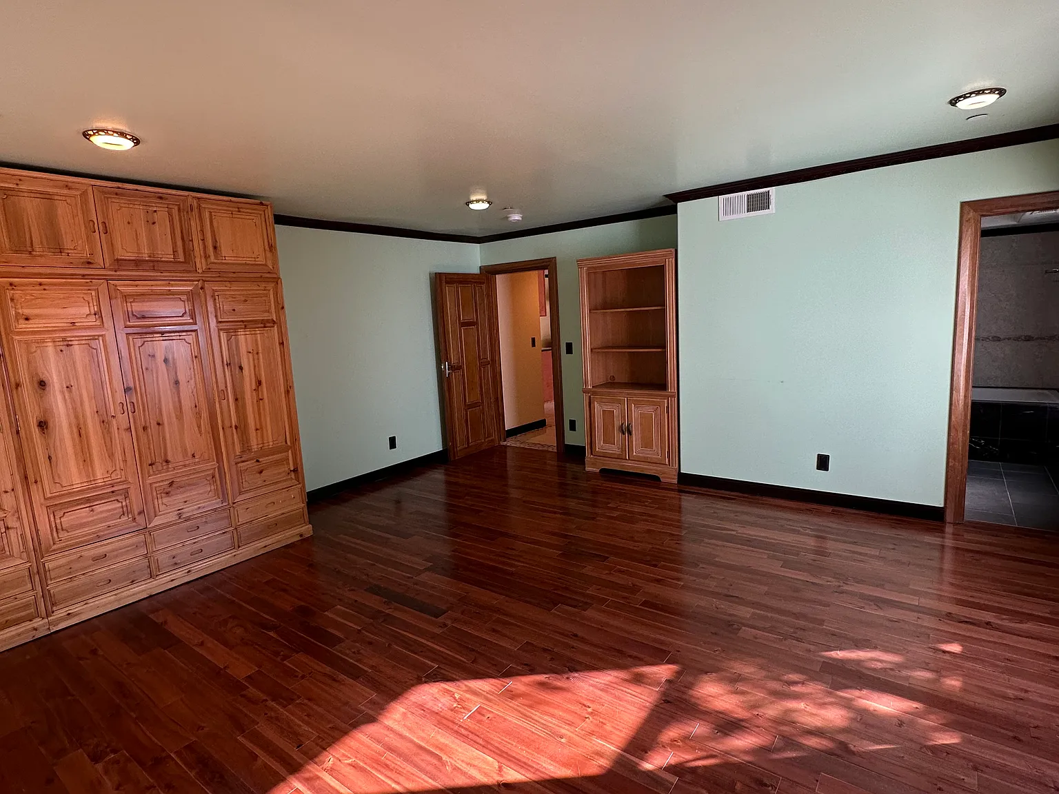 2 bed, 1.5 bath, 1500 sqft, $3,300 — Photo 3