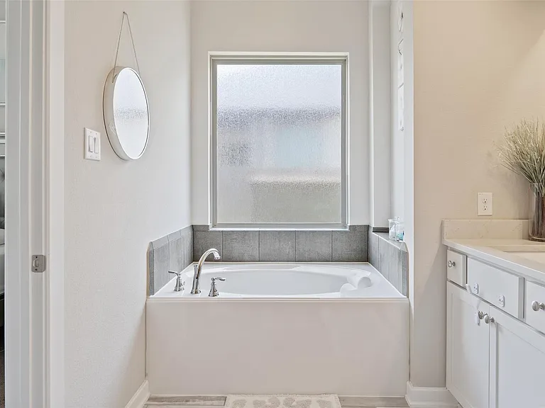 9868 Preserve Way — Photo 10