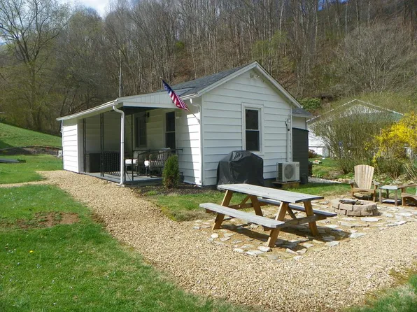 131 Romans St, Marion, VA 24354