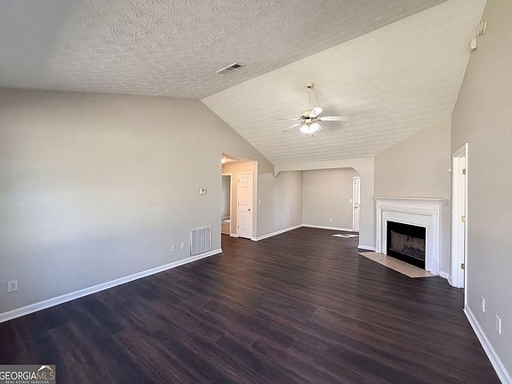 3rd image of 868 Scott Rd