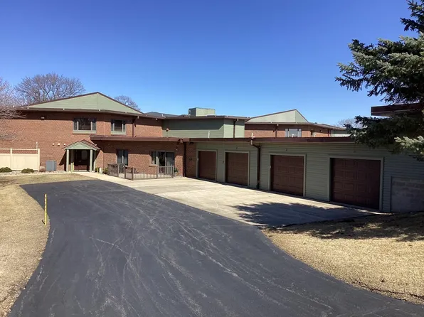 808 Lake Chapeau Dr APT 103, Albert Lea, MN 56007