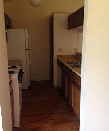 3rd image of 14422 Edgemont St