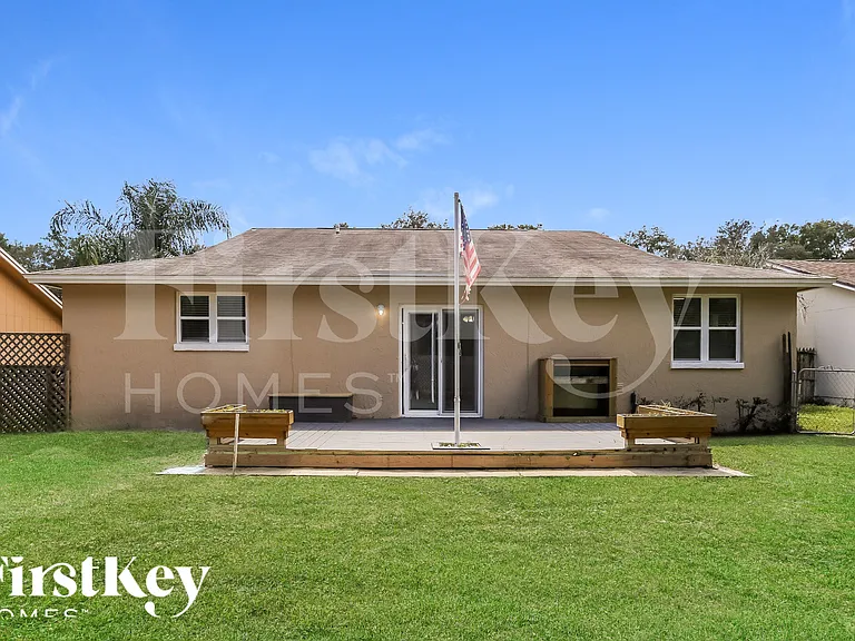 1047 Cove Landing Dr — Photo 17