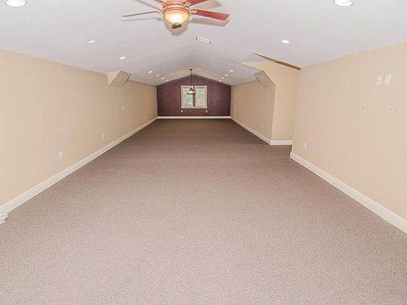 3rd image of 8922 Pinecrest Dr
