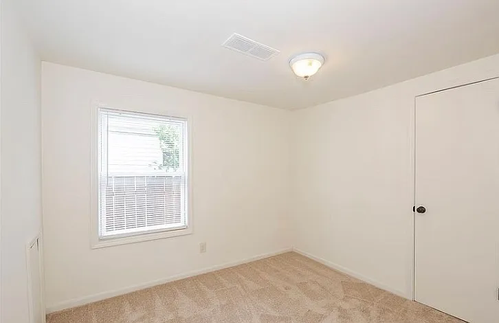 420 W Morehouse Ave — Photo 7