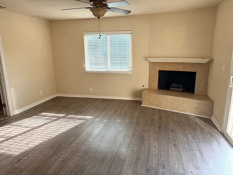 2071 Van Nuys Way — Photo 8
