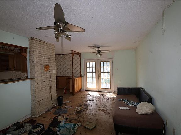 4th image of 4001 California Ave