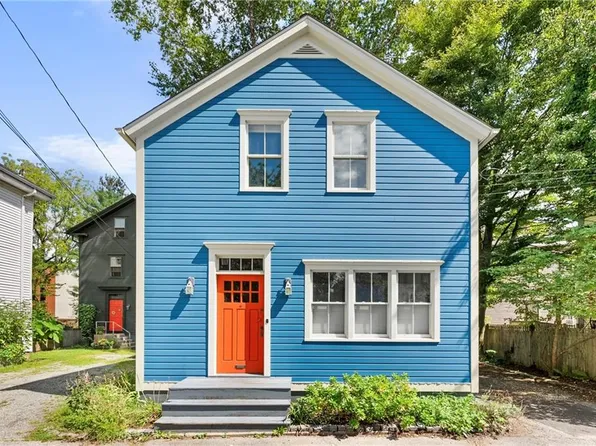 4 Theresa Ct, Providence, RI 02909