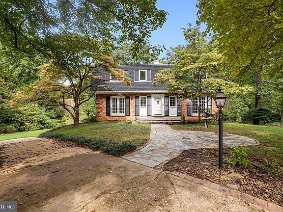 2nd image of 1011 Shipman Ln