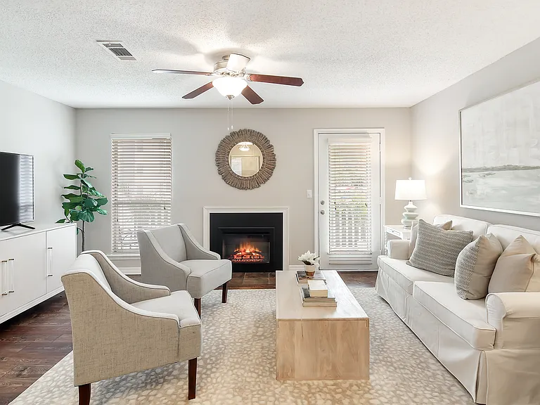 Lakeshore Pointe Apartment Homes — Photo 6