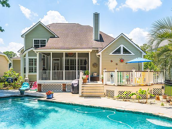 3rd image of 2765 Victoria Lake Dr