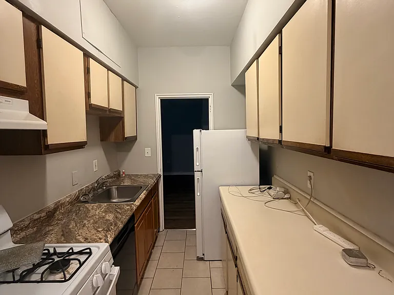 570 Whitney Ave #S — Photo 1